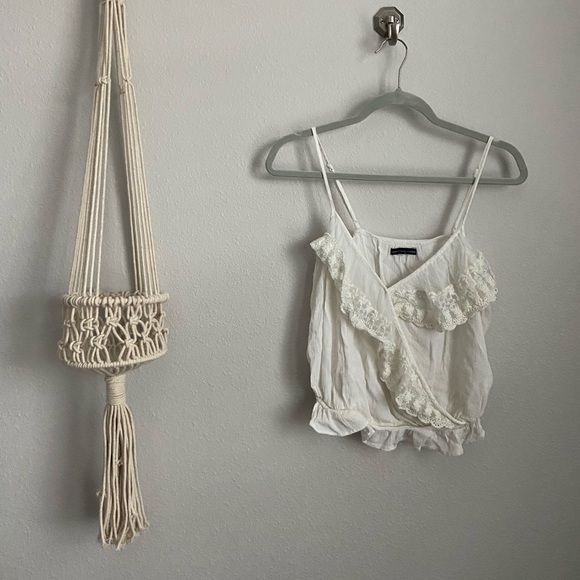 AMERICAN EAGLE - WHITE LACE V-NECK TANK TOP - Picture 13 of 16